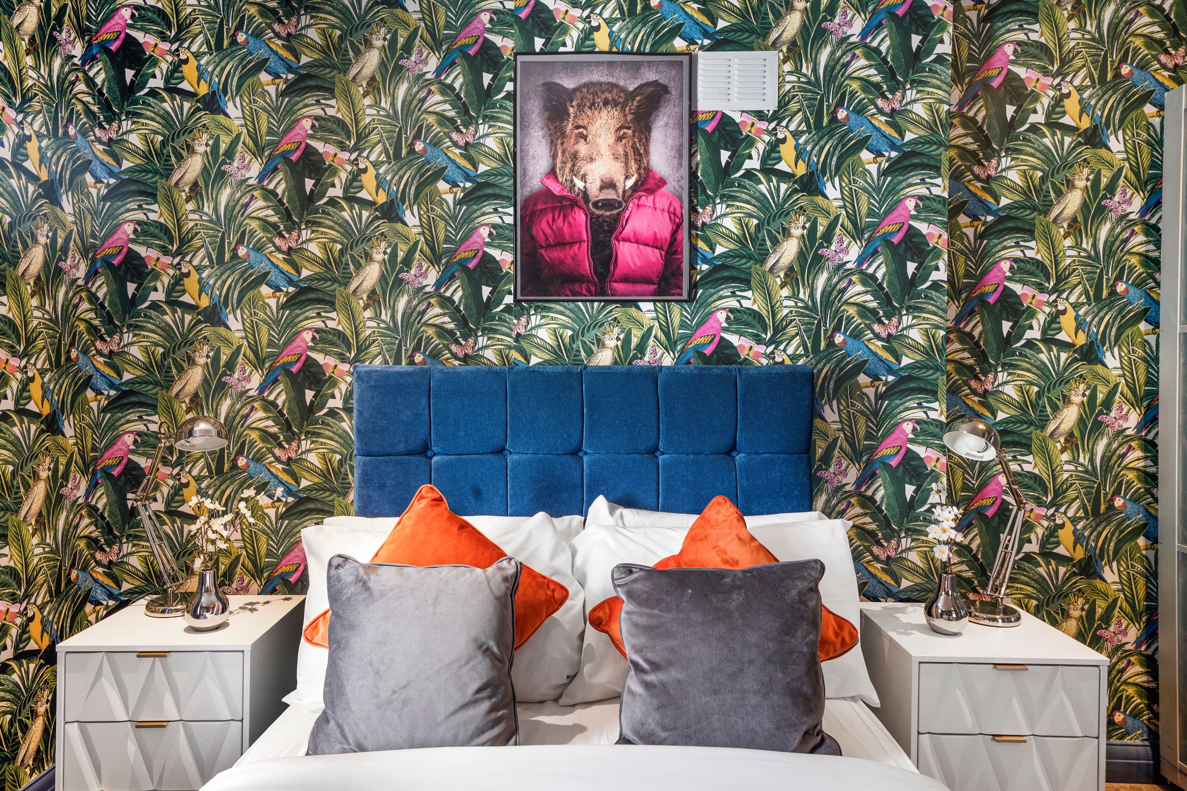 Elegant London flat FREE Parking & Modern Comforts